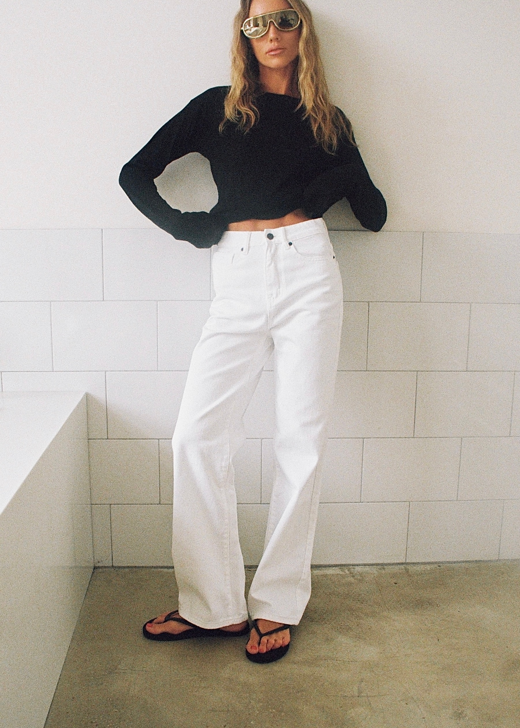 Прямые джинсы с высокой посадкой